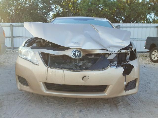 4T1BF3EK5AU057447 - 2010 TOYOTA CAMRY BASE ოქროსფერი ფოტო 9