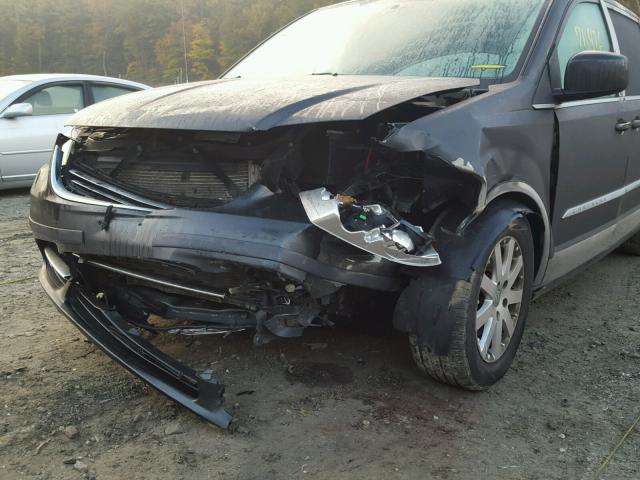 2A4RR8DG4BR618024 - 2011 CHRYSLER TOWN & COU GRAY photo 9