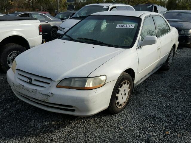 1HGCG55402A038327 - 2002 HONDA ACCORD LX WHITE photo 2