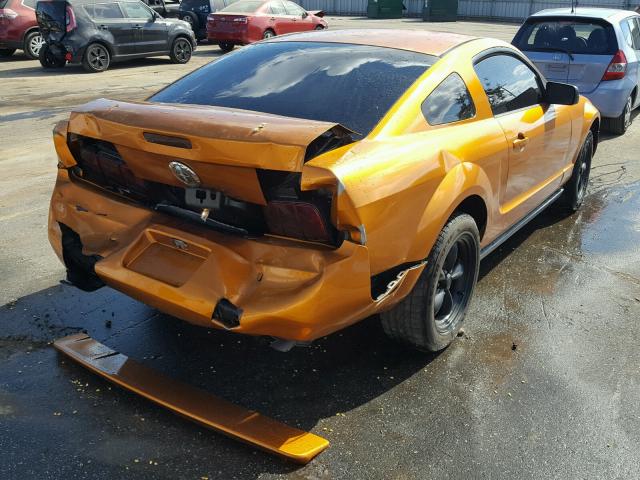 1ZVFT80N955230297 - 2005 FORD MUSTANG ORANGE photo 4
