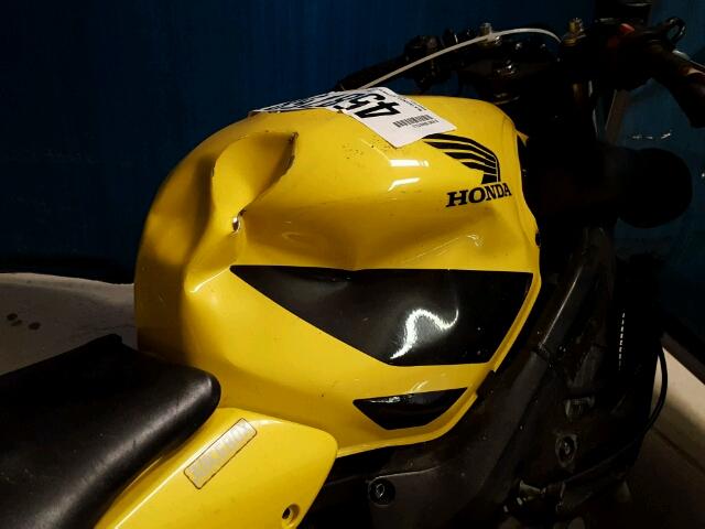 JH2PC35152M302024 - 2002 HONDA CBR600 F4 YELLOW photo 9