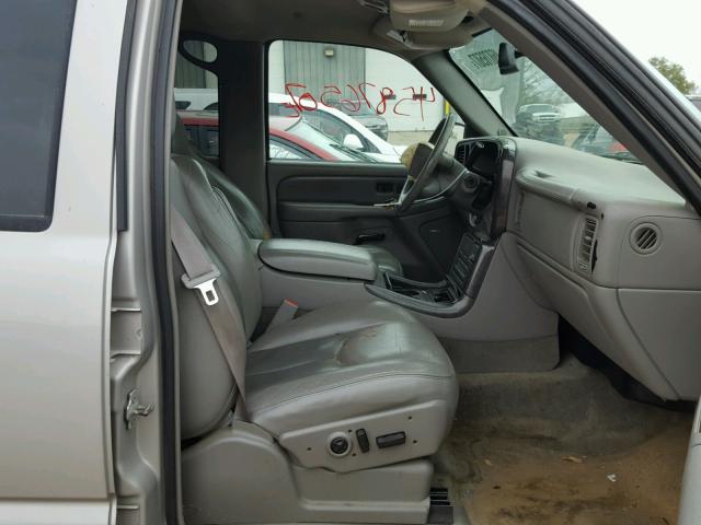 1GKEK63U24J271213 - 2004 GMC YUKON DENA GRAY photo 5