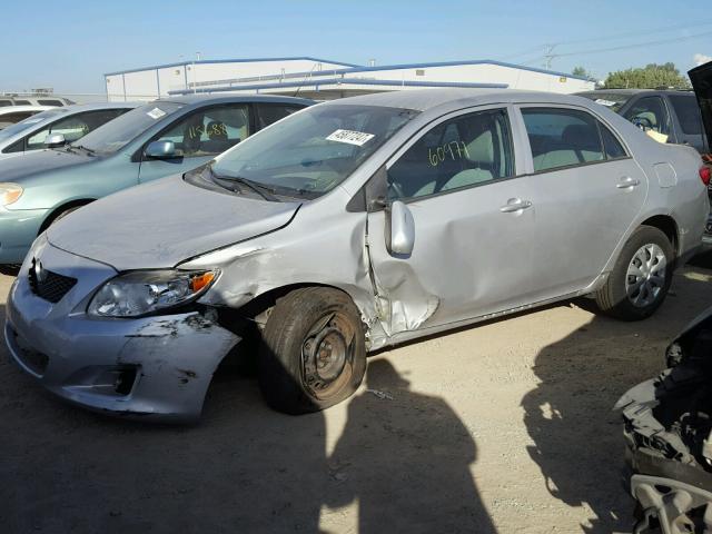 1NXBU4EE3AZ264375 - 2010 TOYOTA COROLLA BA SILVER photo 2