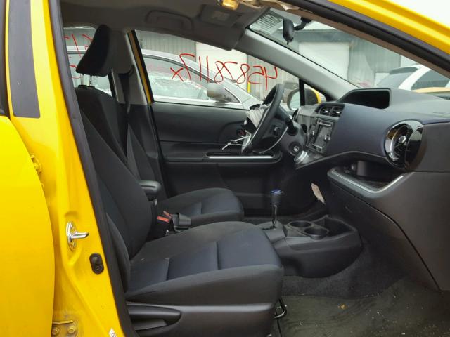 JTDKDTB36F1095494 - 2015 TOYOTA PRIUS C YELLOW photo 5