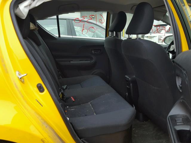 JTDKDTB36F1095494 - 2015 TOYOTA PRIUS C YELLOW photo 6