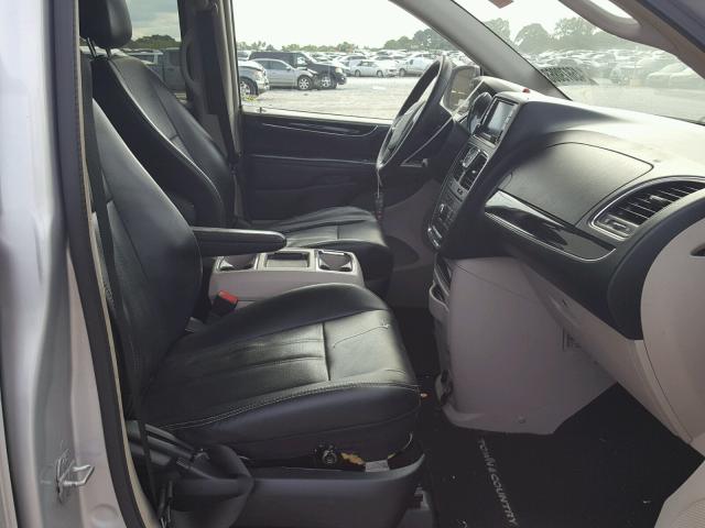 2C4RC1BGXCR282317 - 2012 CHRYSLER TOWN & COU 银色 照片 5