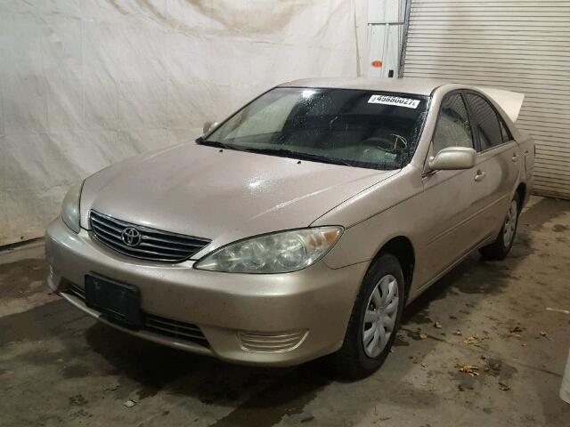 4T1BE32K45U989040 - 2005 TOYOTA CAMRY TAN photo 2