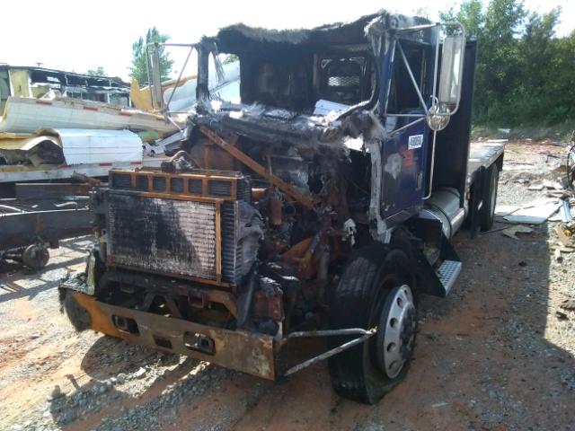 2NKMHD6X02M892714 - 2002 KENWORTH CONSTRUCTI BURN photo 2