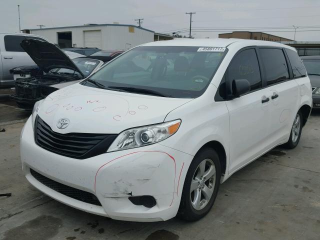 5TDZK3DCXDS392835 - 2013 TOYOTA SIENNA WHITE photo 2