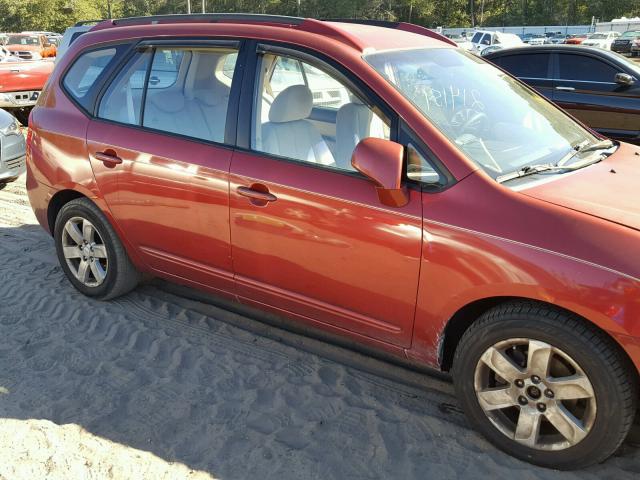 KNAFG525777025228 - 2007 KIA RONDO RED photo 9