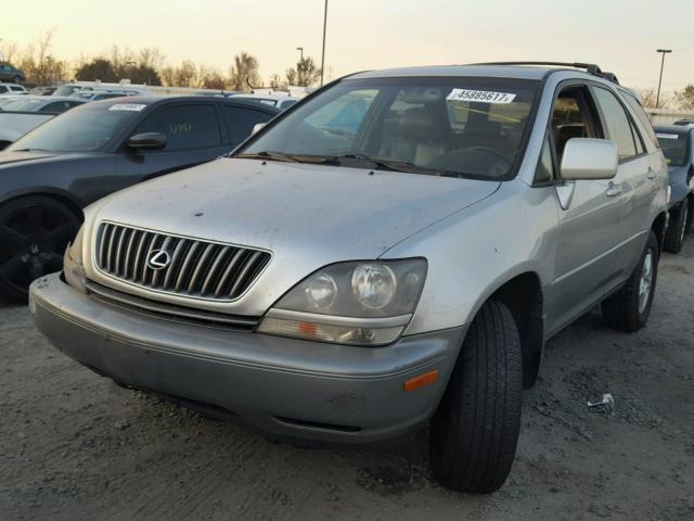 JT6HF10U7Y0154721 - 2000 LEXUS RX 300 SILVER photo 2