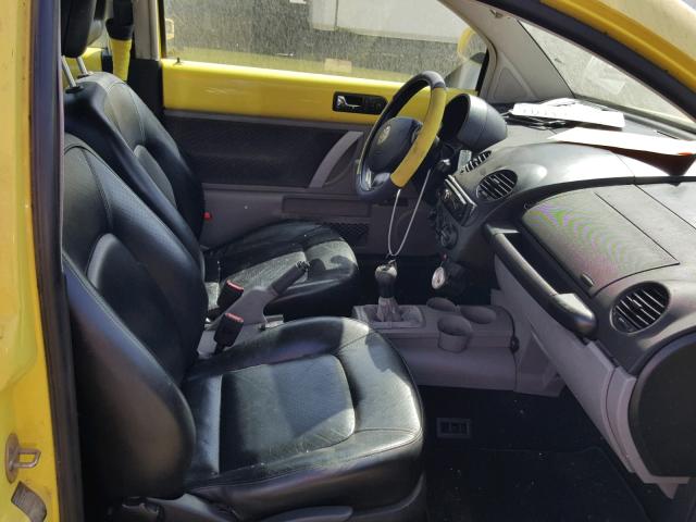 3VWCC21C0XM475063 - 1999 VOLKSWAGEN NEW BEETLE 黄色 照片 5