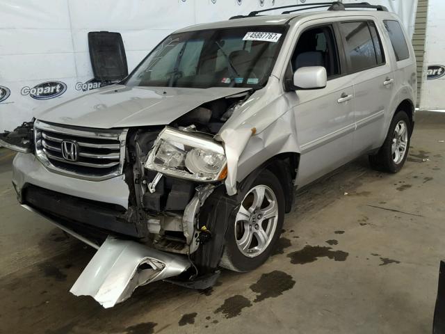 5FNYF3H45CB003069 - 2012 HONDA PILOT EX SILVER photo 2