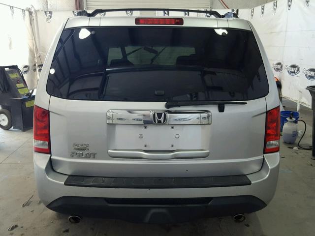 5FNYF3H45CB003069 - 2012 HONDA PILOT EX SILVER photo 9