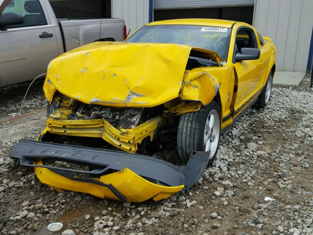 1ZVFT80N365170888 - 2006 FORD MUSTANG YELLOW photo 2