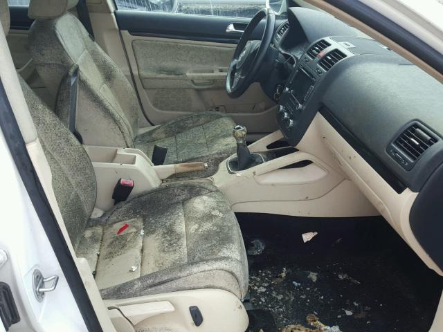 3VWRJ7AJ4AM026701 - 2010 VOLKSWAGEN JETTA WOLF WHITE photo 5