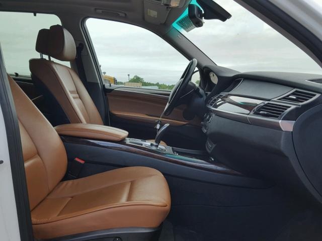 5UXFE8C58AL312700 - 2010 BMW X5 XDRIVE4 WHITE photo 5