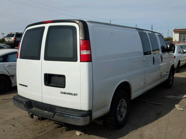 1GCGG29U261195937 - 2006 CHEVROLET EXPRESS G2 WHITE photo 4