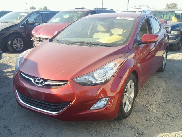 5NPDH4AE4DH281191 - 2013 HYUNDAI ELANTRA GL RED photo 2