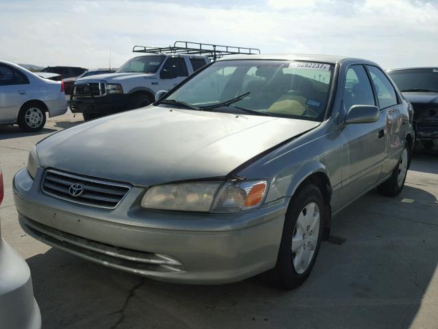 JT2BG22K5Y0496870 - 2000 TOYOTA CAMRY TAN photo 2