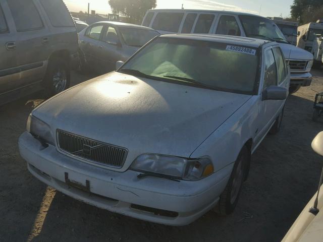 YV1LS5575W1527510 - 1998 VOLVO S70 WHITE photo 2