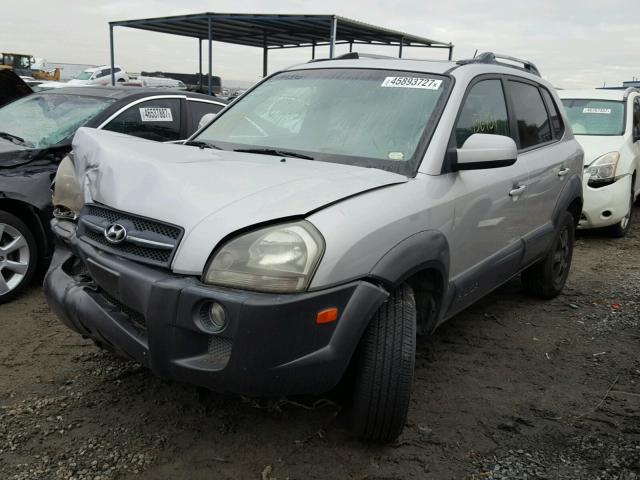 KM8JN72D95U135813 - 2005 HYUNDAI TUCSON GLS SILVER photo 2