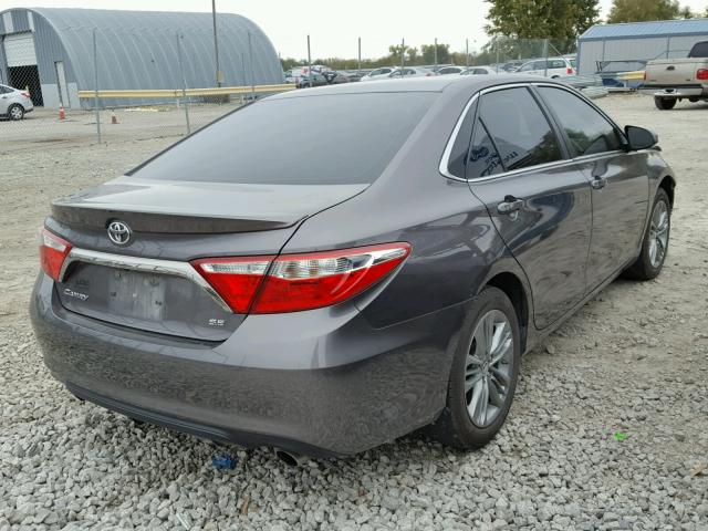 4T1BF1FK3FU945138 - 2015 TOYOTA CAMRY LE GRAY photo 4