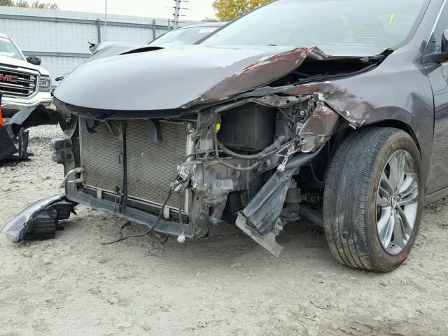 4T1BF1FK3FU945138 - 2015 TOYOTA CAMRY LE GRAY photo 9
