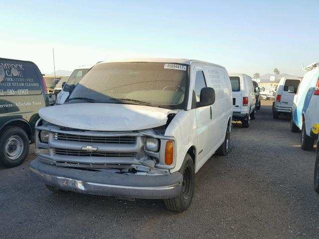 1GCFG15RX11124940 - 2001 CHEVROLET EXPRESS G1 WHITE photo 2