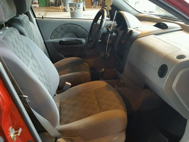 KL1TD52655B329506 - 2005 CHEVROLET AVEO BASE Czerwony zdjęcie 5