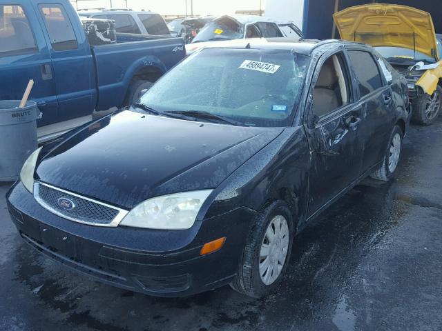 1FAFP34N26W226713 - 2006 FORD FOCUS ZX4 BLACK photo 2