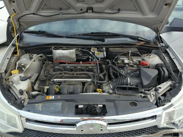 1FAHP35N58W108696 - 2008 FORD FOCUS SILVER photo 7