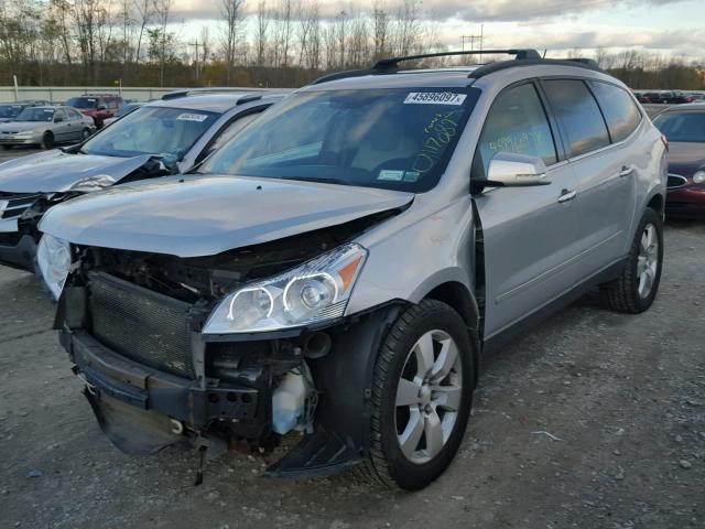 1GNEV33D79S139557 - 2009 CHEVROLET TRAVERSE L SILVER photo 2