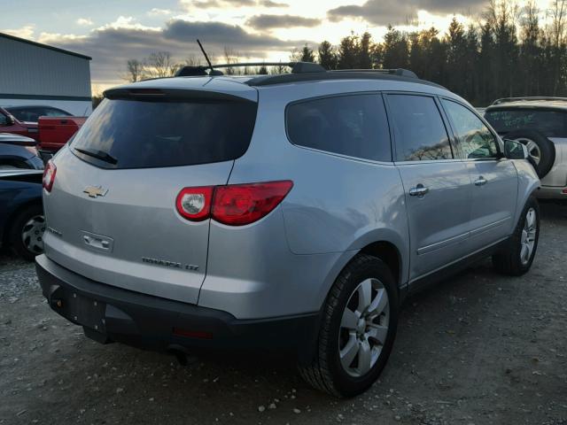 1GNEV33D79S139557 - 2009 CHEVROLET TRAVERSE L SILVER photo 4