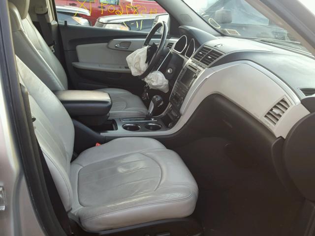 1GNEV33D79S139557 - 2009 CHEVROLET TRAVERSE L SILVER photo 5