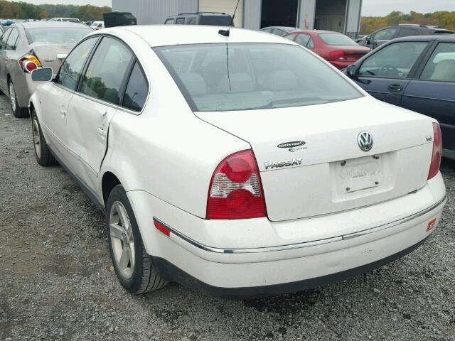 WVWRH63B44P092078 - 2004 VOLKSWAGEN PASSAT WHITE photo 3