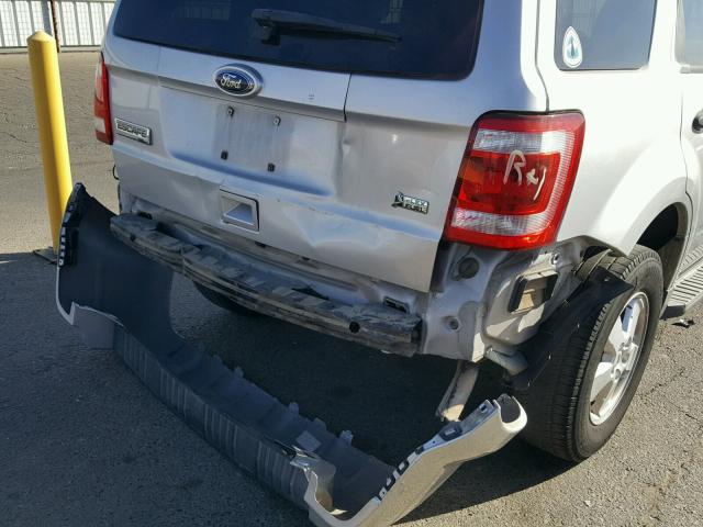 1FMCU0DG7AKA42496 - 2010 FORD ESCAPE XLT SILVER photo 9