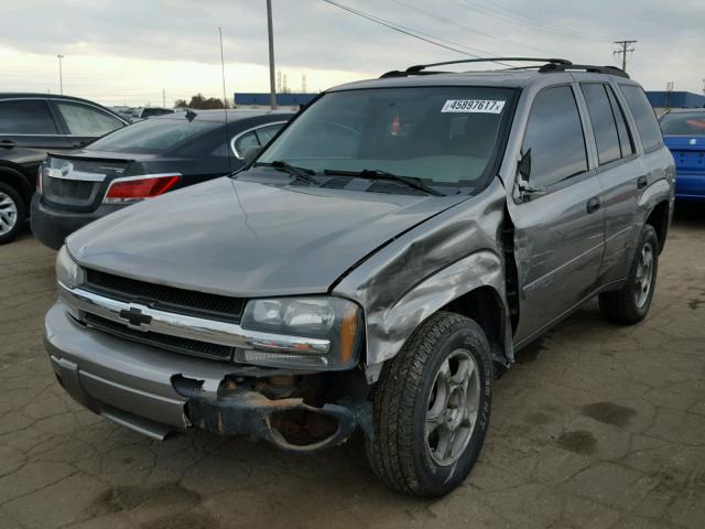 1GNDT13S772216672 - 2007 CHEVROLET TRAILBLAZE SILVER photo 2