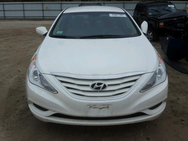 5NPEB4AC6CH375012 - 2012 HYUNDAI SONATA GLS WHITE photo 9