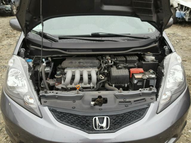 JHMGE8H37DC018902 - 2013 HONDA FIT GRAY photo 7