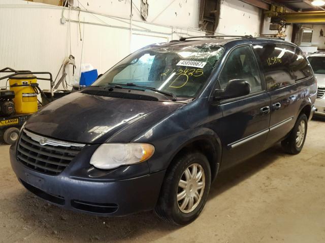 2A4GP54L27R213425 - 2007 CHRYSLER TOWN & COU BLUE photo 2