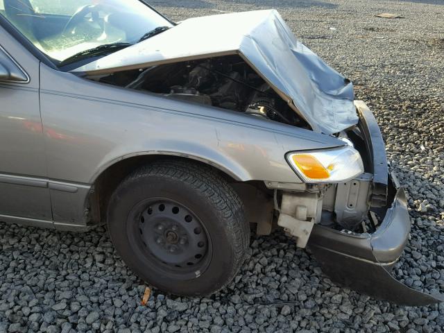 JT2BG22K7W0227539 - 1998 TOYOTA CAMRY CE SILVER photo 9