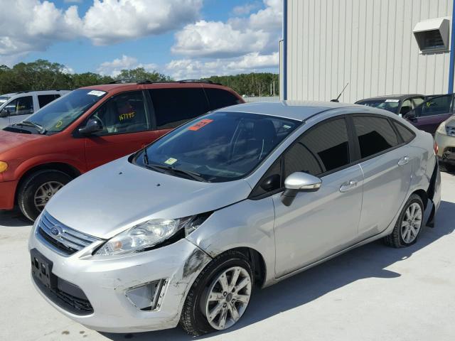 3FADP4BJ7DM213885 - 2013 FORD FIESTA SE SILVER photo 2