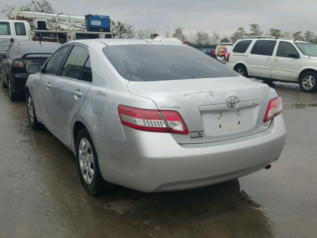 4T1BF3EK0BU639912 - 2011 TOYOTA CAMRY SILVER photo 3