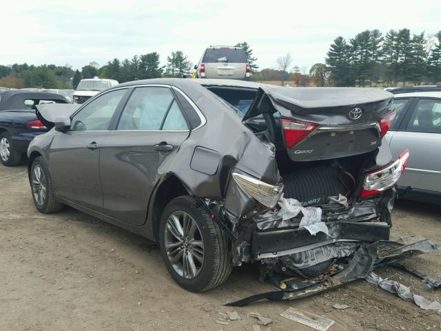4T1BF1FK7HU359836 - 2017 TOYOTA CAMRY LE GRAY photo 3