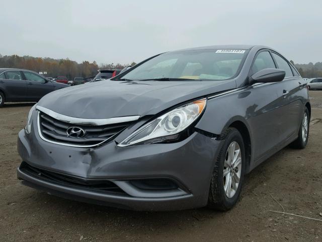 5NPEB4AC3DH756138 - 2013 HYUNDAI SONATA GLS GRAY photo 2