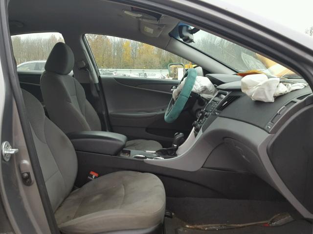 5NPEB4AC3DH756138 - 2013 HYUNDAI SONATA GLS GRAY photo 5