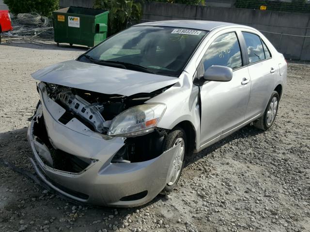 JTDBT4K33CL018557 - 2012 TOYOTA YARIS GRAY photo 2