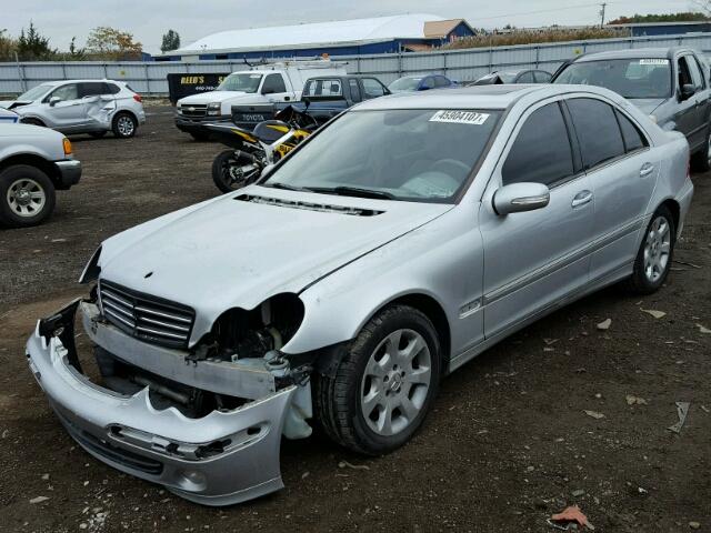 WDBRF81J65F666763 - 2005 MERCEDES-BENZ C 240 4MAT SILVER photo 2