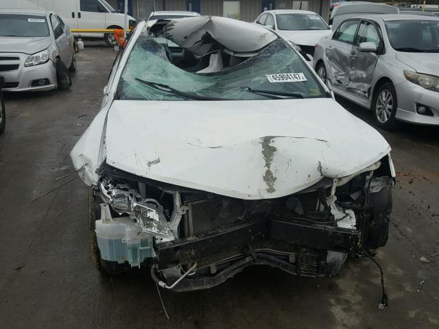 4T1BF1FK3CU562022 - 2012 TOYOTA CAMRY BASE WHITE photo 9